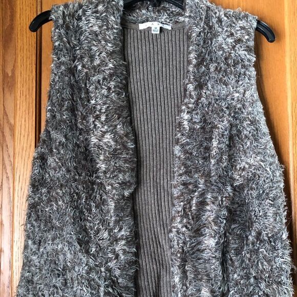 CAbi Chic Soft Faux Fur Open Vest Size M - Picture 5 of 12